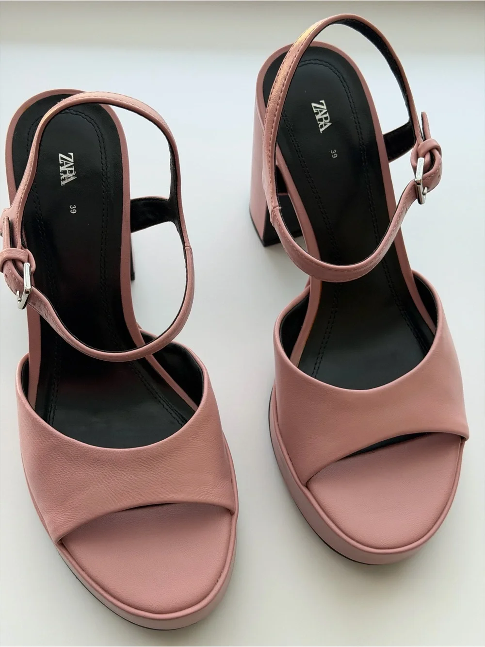 Zara show minimal